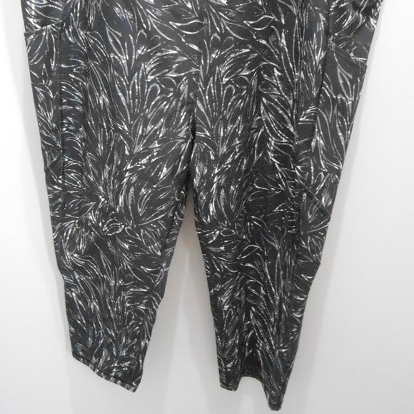 MTA Sport Black with Gray & White Designs Women's Work Out Gym Capri's-Size 3X - Picture 2 of 6
